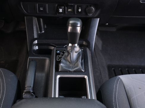 Used 2020 Toyota Tacoma TRD Off-Road AWD/4WD image 25