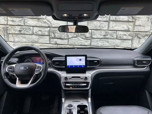 Used 2023 Ford Explorer XLT w/ Equipment Group 202A AWD/4WD image 10