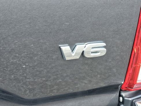 Used 2017 Toyota Tacoma SR5 image 29