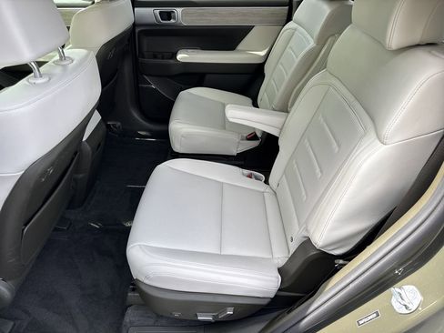 Used 2024 Hyundai Santa Fe Calligraphy AWD/4WD image 19