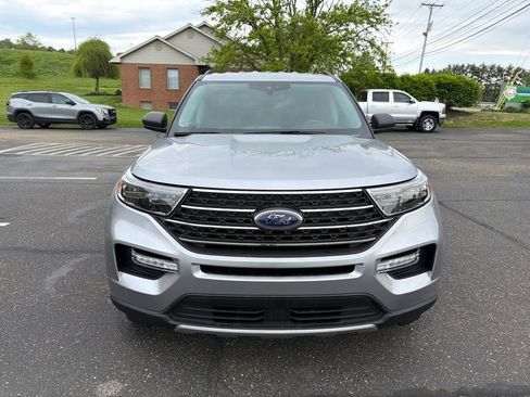 Used 2022 Ford Explorer XLT w/ Equipment Group 202A AWD/4WD image 8