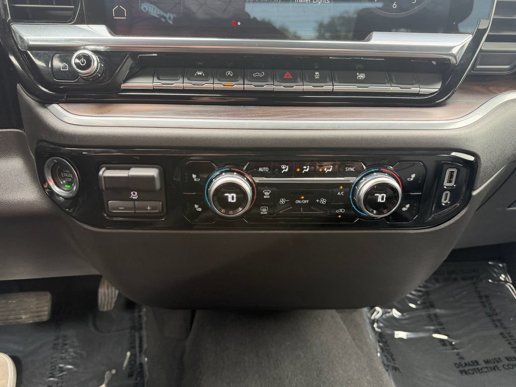 Used 2025 GMC Sierra 1500 SLT AWD/4WD image 32