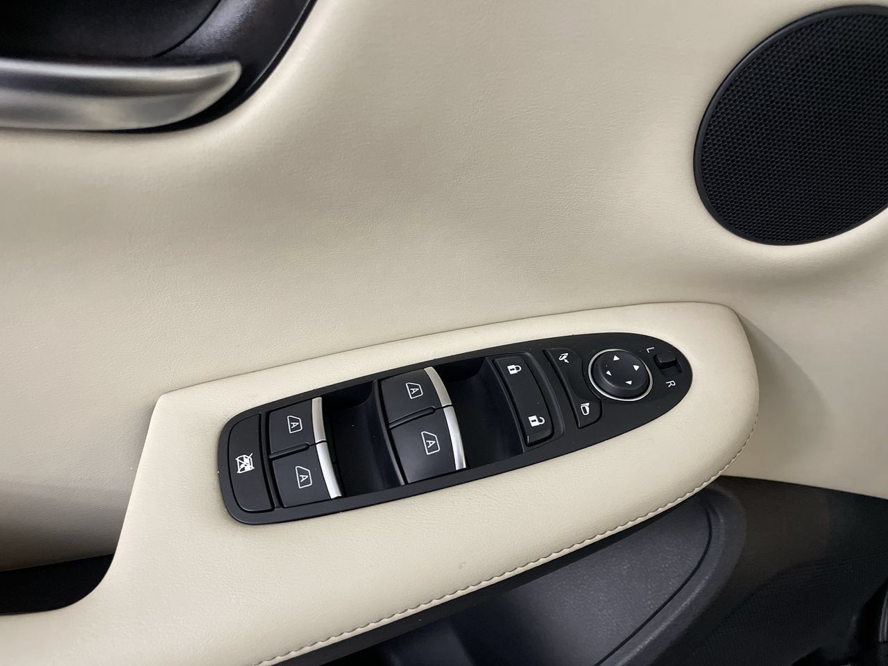 Used 2022 INFINITI QX50 Luxe AWD/4WD image 11
