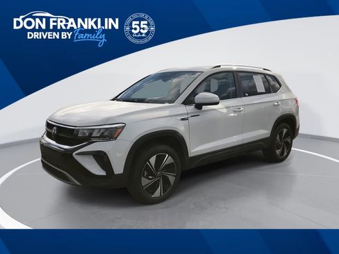 Used 2024 Volkswagen Taos SE image 1
