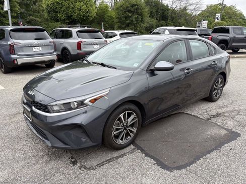 Certified 2023 Kia Forte LXS FWD image 1