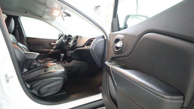 Used 2020 Jeep Cherokee Latitude Plus w/ Cold Weather Group AWD/4WD image 10