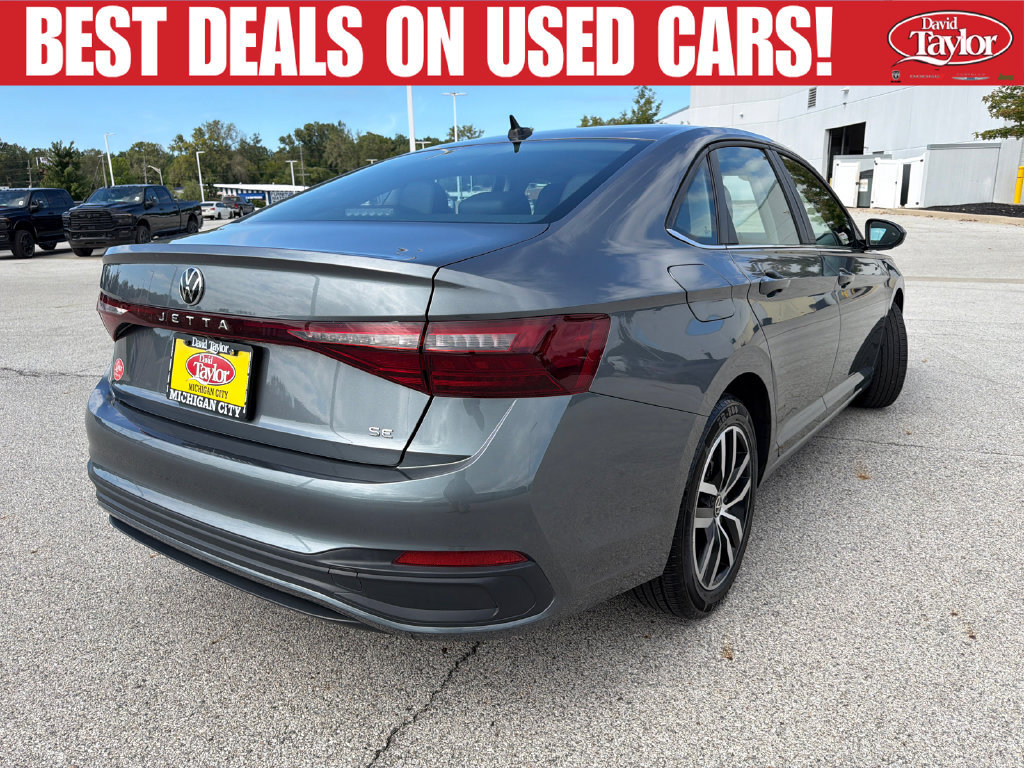 Used 2025 Volkswagen Jetta SE FWD image 3