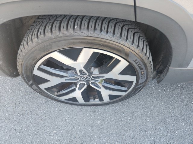 Used 2023 Volkswagen Taos SEL AWD/4WD image 14