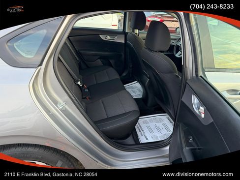 Used 2022 Kia Forte LXS w/ LXS Technology Package FWD image 17
