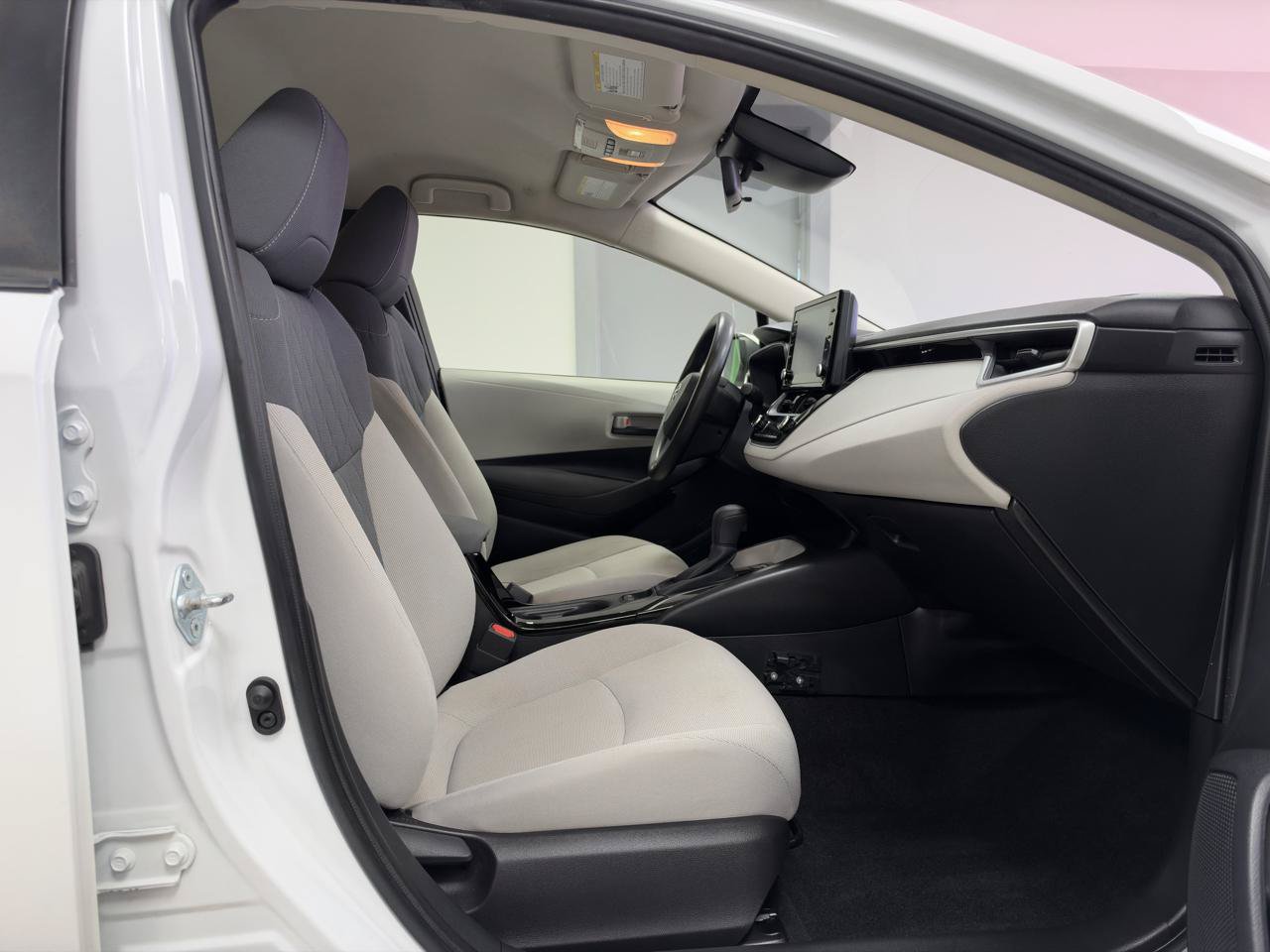 Used 2022 Toyota Corolla LE FWD image 10