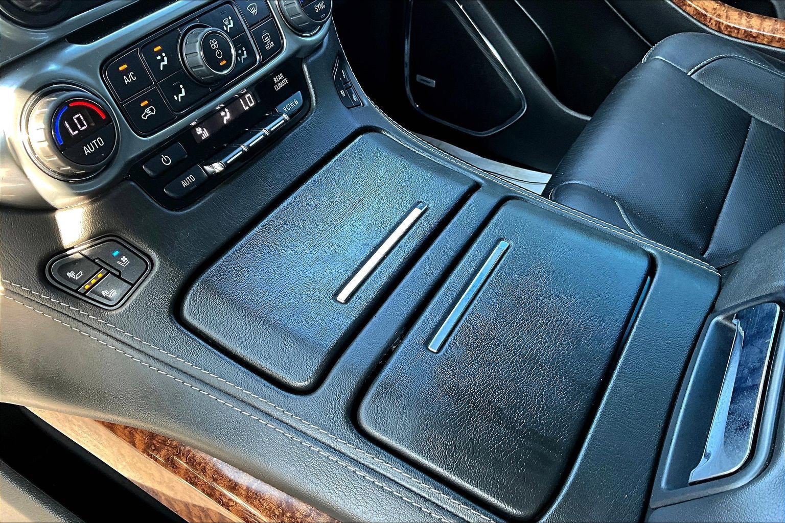 Used 2020 Chevrolet Tahoe Premier AWD/4WD image 17