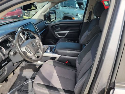 Used 2021 Nissan Titan SV w/ SV Convenience Package RWD image 11