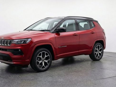 Used 2025 Jeep Compass Limited AWD/4WD image 3
