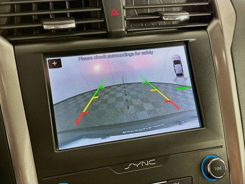Used 2019 Ford Fusion SE AWD/4WD image 22