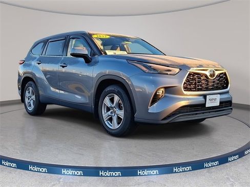 Certified 2022 Toyota Highlander LE image 2