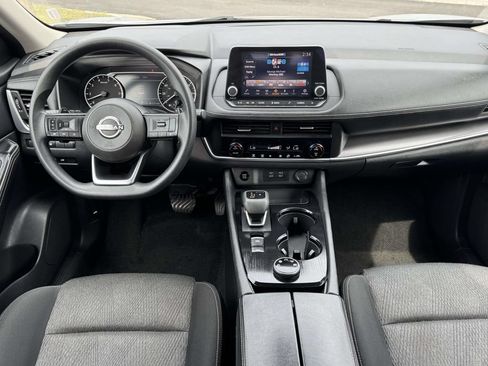 Used 2024 Nissan Rogue SV AWD/4WD image 2