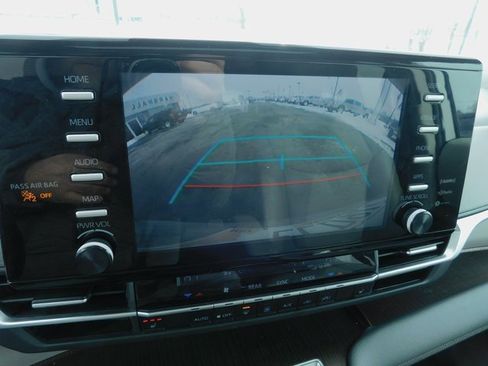 Used 2024 Toyota Sienna XLE image 33