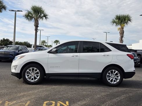 Used 2021 Chevrolet Equinox LS FWD image 3