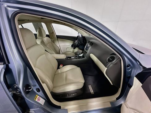 Used 2010 Lexus IS 250 w/ Preferred Accessory Package RWD image 31