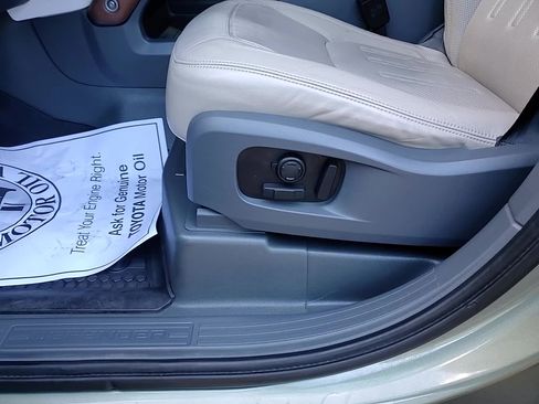 Used 2020 Land Rover Defender 110 SE image 12