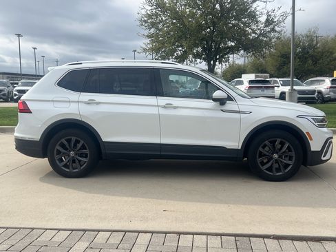 Certified 2023 Volkswagen Tiguan SE w/ Panoramic Sunroof Package image 11