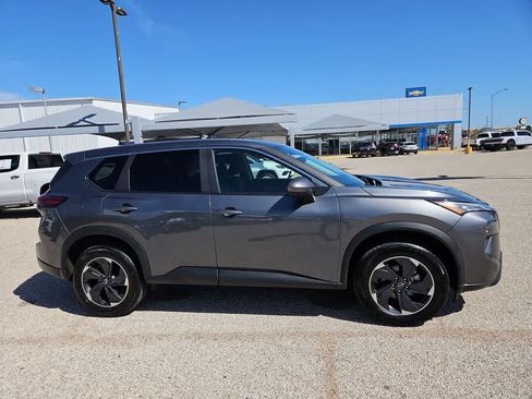 Used 2025 Nissan Rogue SV FWD image 9