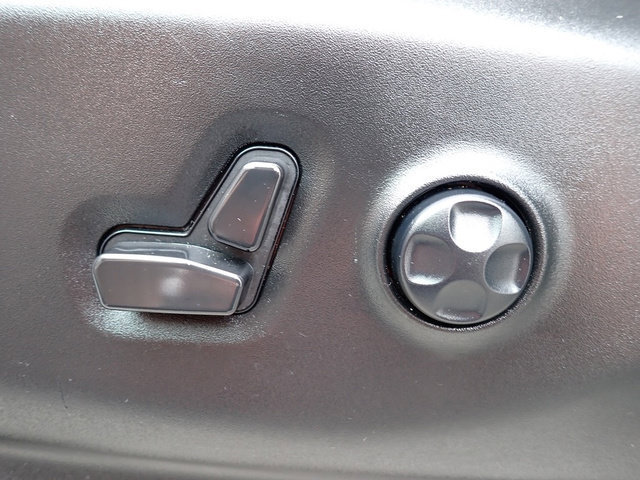 Used 2023 Chrysler Pacifica Touring-L FWD image 23