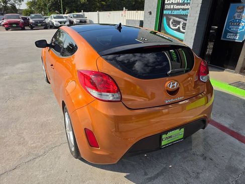 Used 2015 Hyundai Veloster w/ Option Group 02 FWD image 10
