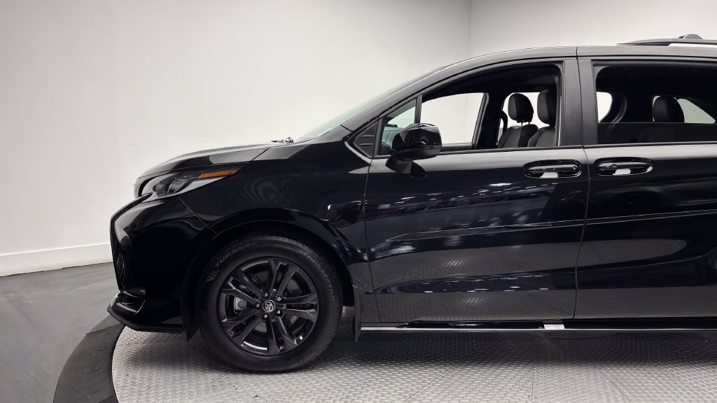 Certified 2026 Toyota Sienna XSE AWD/4WD image 5