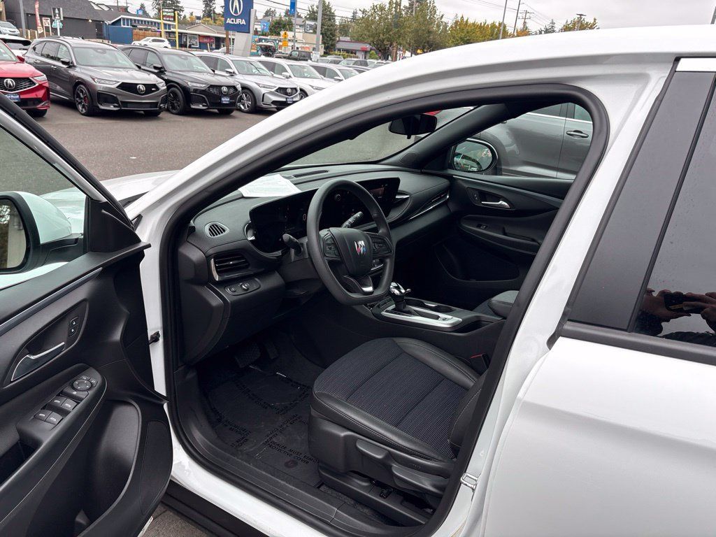 Used 2025 Buick Envista Preferred FWD image 13