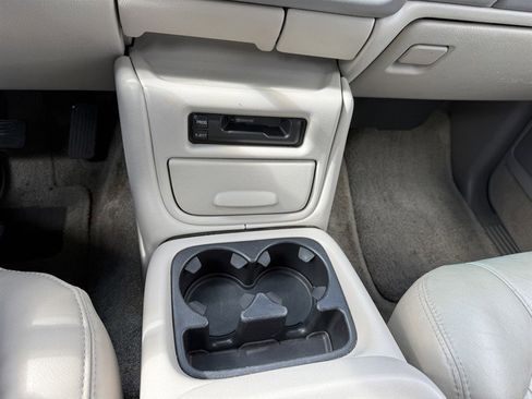 Used 2002 Chevrolet Suburban LS image 45