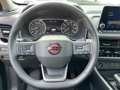 Used 2025 Nissan Rogue SV image 15