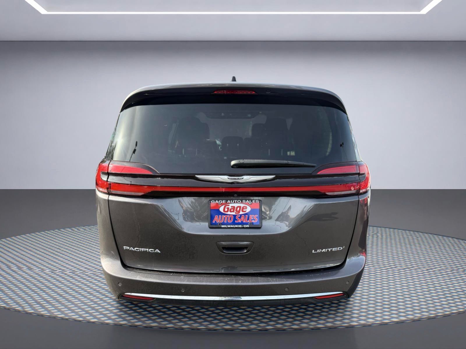 Used 2023 Chrysler Pacifica Limited FWD image 5