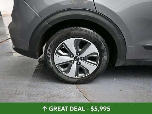 Used 2018 Kia Niro LX FWD image 16