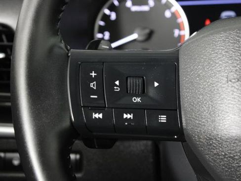 Certified 2025 Nissan Rogue SV image 27