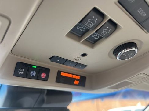 Used 2019 Cadillac Escalade Luxury image 18