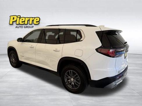 Used 2025 GMC Acadia Elevation image 2