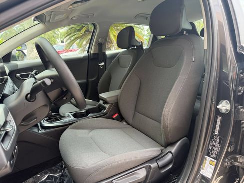 Used 2025 Kia K4 FWD image 22