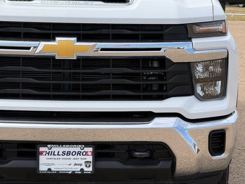 Used 2024 Chevrolet Silverado 2500 LT AWD/4WD image 11