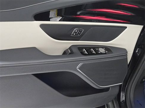 Certified 2024 Lincoln Nautilus Reserve image 18