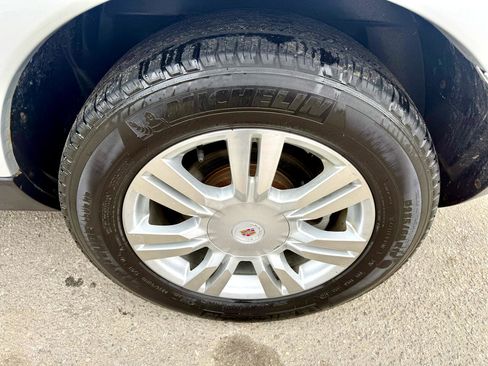 Used 2011 Cadillac SRX Luxury image 11