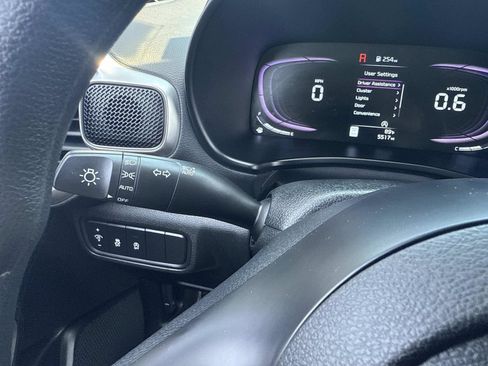 Used 2025 Kia Soul LX FWD image 31