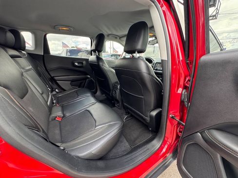 Used 2018 Jeep Compass Latitude FWD image 14