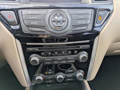 Used 2017 Nissan Pathfinder SV image 8