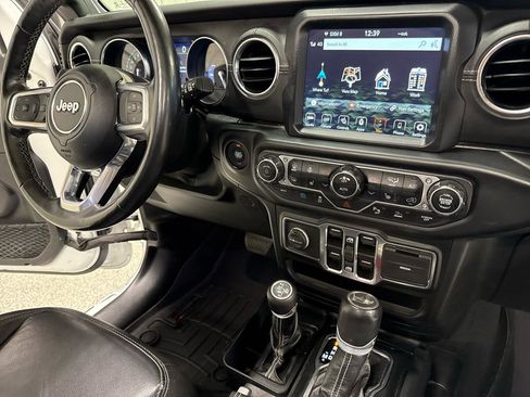 Used 2021 Jeep Wrangler Unlimited Sahara w/ Cold Weather Group AWD/4WD image 20