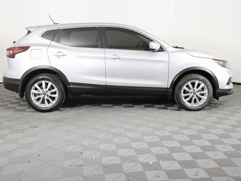 Used 2021 Nissan Rogue Sport S image 4