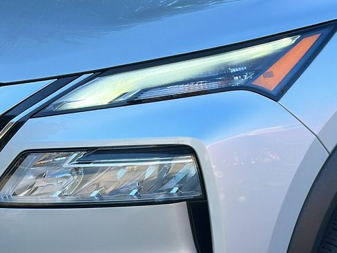 Certified 2022 Nissan Rogue SV image 4