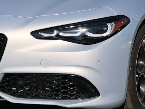 New 2025 Alfa Romeo Giulia AWD image 9