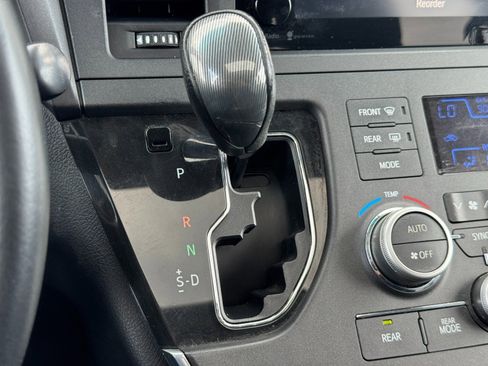 Used 2015 Toyota Sienna SE Premium image 29