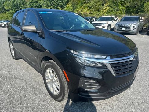 Used 2024 Chevrolet Equinox LS w/ LS Convenience Package FWD image 3